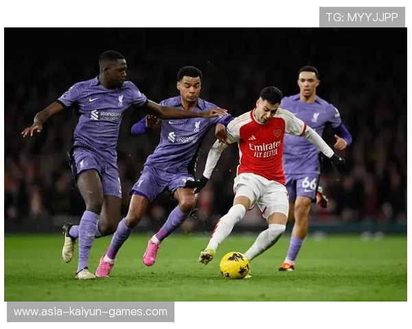 高举高打 vs 稳中求胜，战术之争引爆欧冠！，高打高举是什么寓意